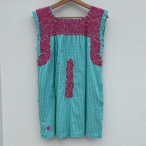 J. Marie Embroidered Gingham Sleeveless Boho Blouse Top. Green Pink. Size S